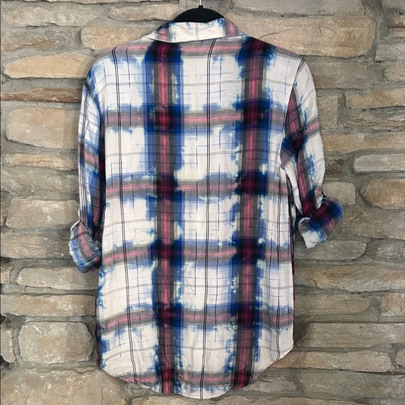 Express Casual high-low Plaid Shirt - White, Blue, and Red. XS - Picture 6 of 8